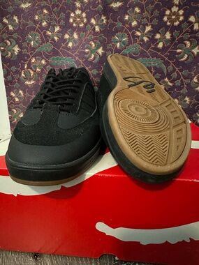 Es Slb 97’ Black and gum skate shoe sz 9
